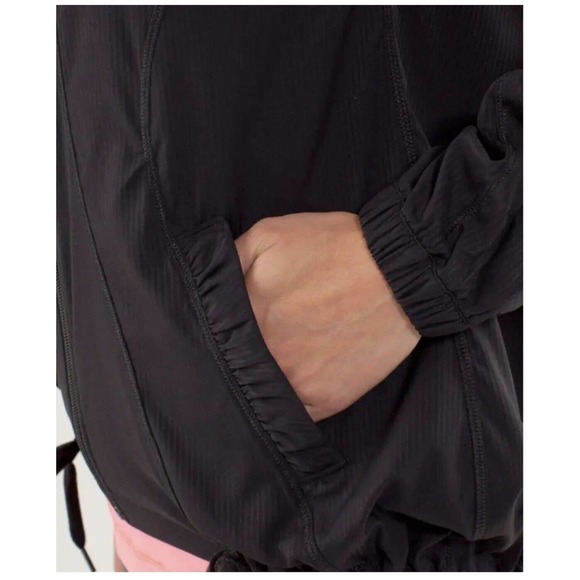 Lululemon Transition Studio Jacket Womens Sz 6 Black Swing Top Swift Pleated - Picture 4 of 15